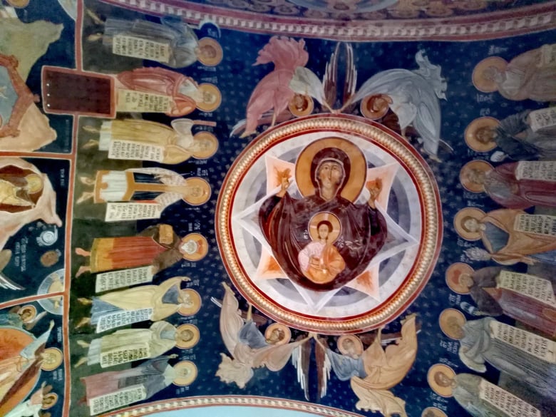 Фреске у манастирској цркви